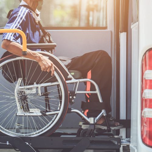 Servicio de transporte adaptado para personas con movilidad reducida en Huelva